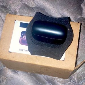 I bought ‘‘em but I don’t use like that no more so I’m sellin ‘em